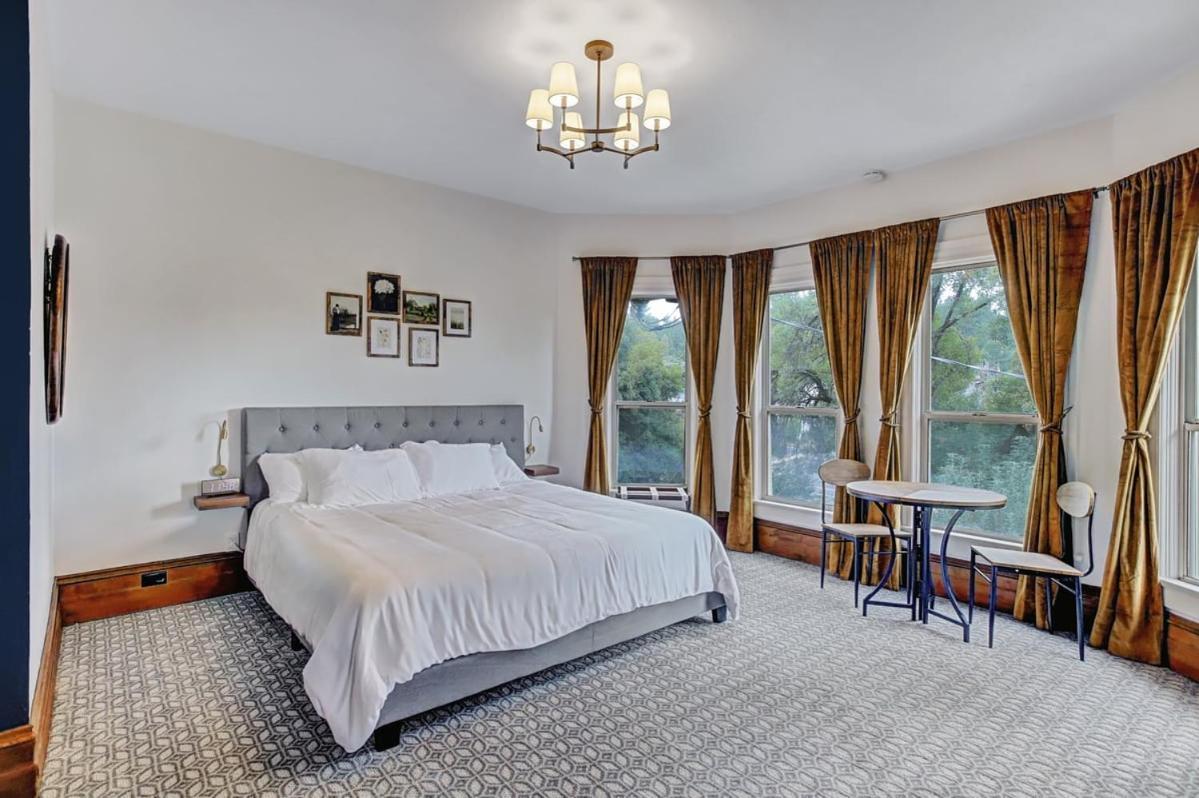 Golden Dreams Inn Грасс-Валли Номер фото